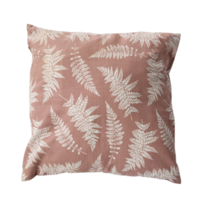 ALMOFADA QUADRADA PADRÃO FOLHAS BEGE COM FUNDO ROSA VELHO