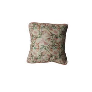 ALMOFADA QUADRADA PADRÃO FLORAL VERDE FUNDO BEGE COM DEBRUM ROSA