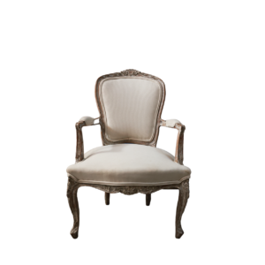 POLTRONA VINTAGE LUÍS XV COM ENCONTRSTO BRANCO